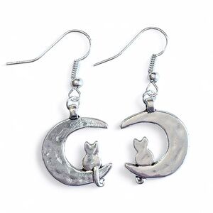 Charming Silver Cat Crescent Earrings